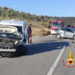 Strada del Petilino, scontro frontale tra un auto ed un furgone: trasportata in ospedale una persona